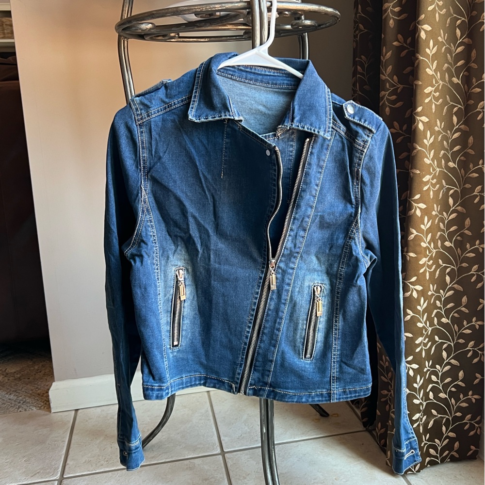 NWOT Women's Classic Blue Denim Jacket